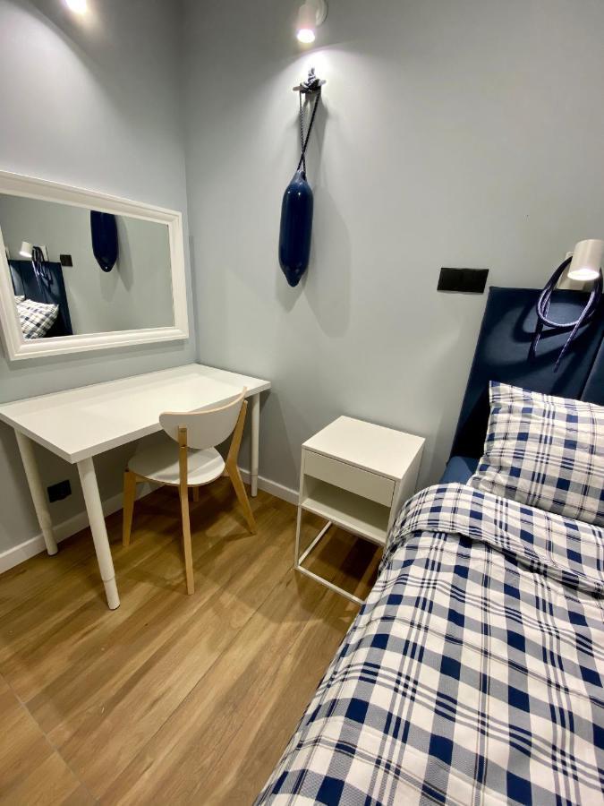 Hotel Thruster - mini kino, lobby, kuchnia, netflix Gdynia Zewnętrze zdjęcie
