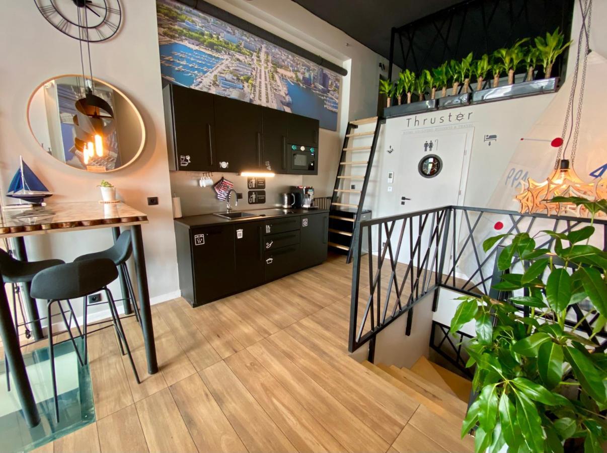 Hotel Thruster - mini kino, lobby, kuchnia, netflix Gdynia Zewnętrze zdjęcie