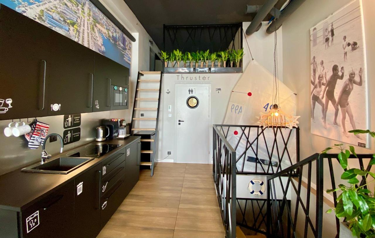 Hotel Thruster - mini kino, lobby, kuchnia, netflix Gdynia Zewnętrze zdjęcie